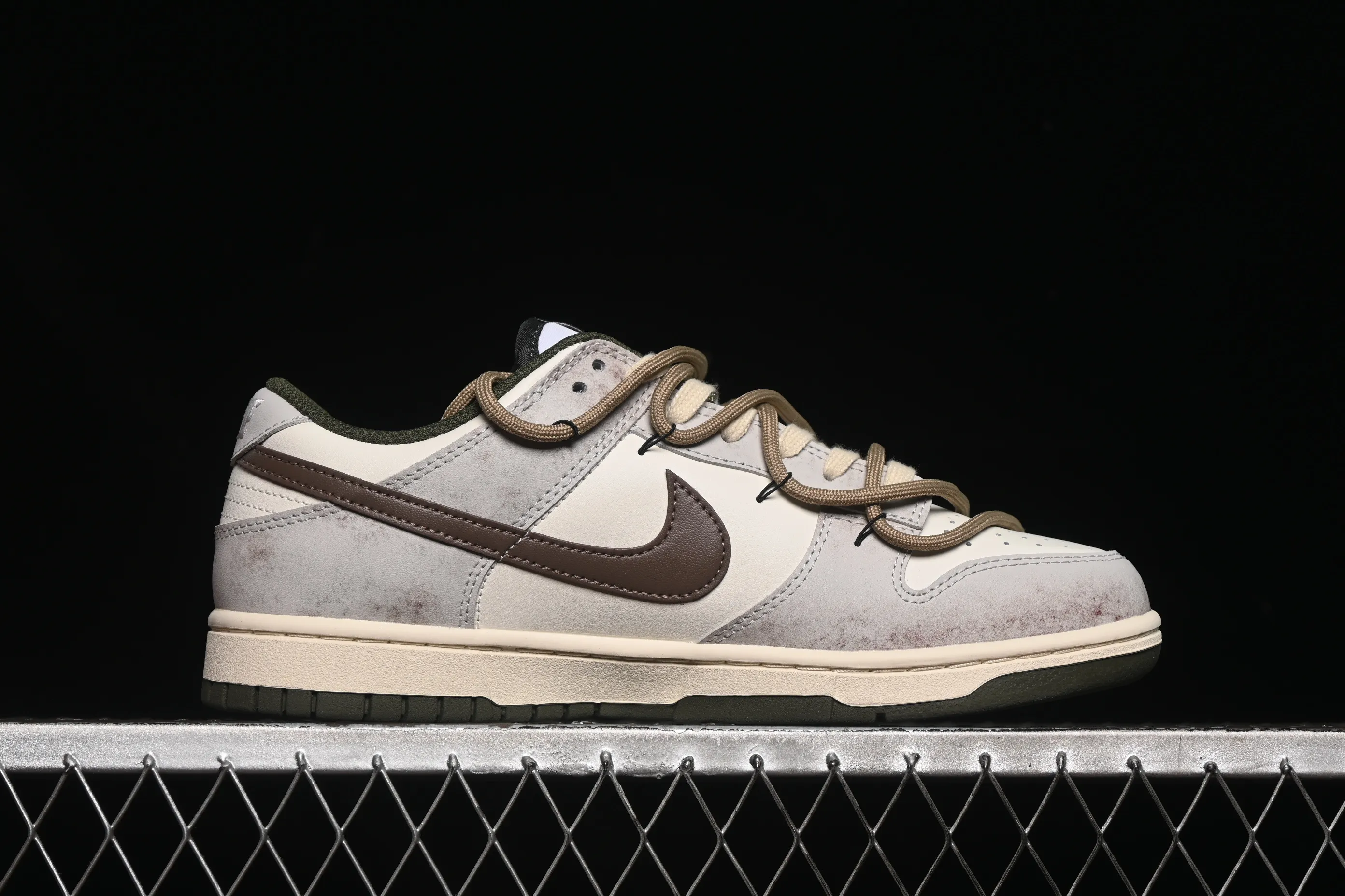 All categories Nk SB Dunk Series Nk SB Dunk Low High-end customized low-top sneakers Nike SB Dunk Low straps Anniversary high-end customized low-top casual sneakers HF5441-102